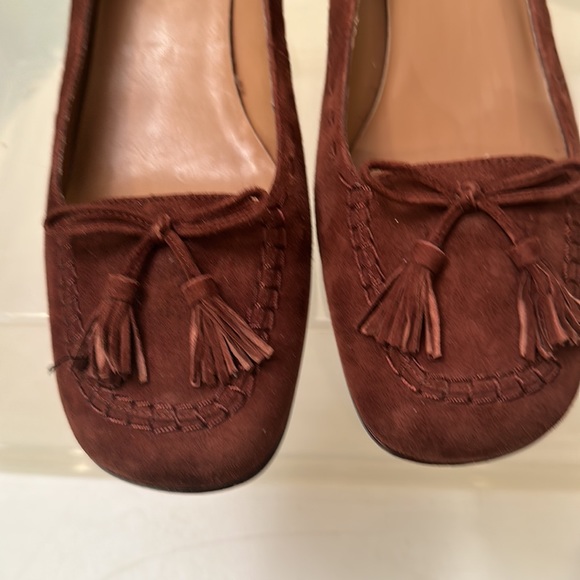 AK Anne Klein light brown suede shoe with 1 3/4” heel - Picture 2 of 4